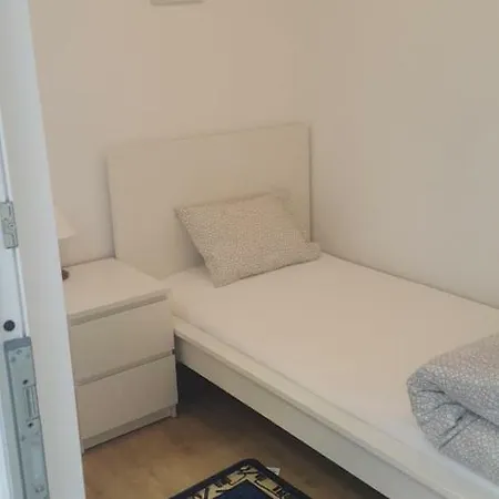 Metro House Gæstehus *